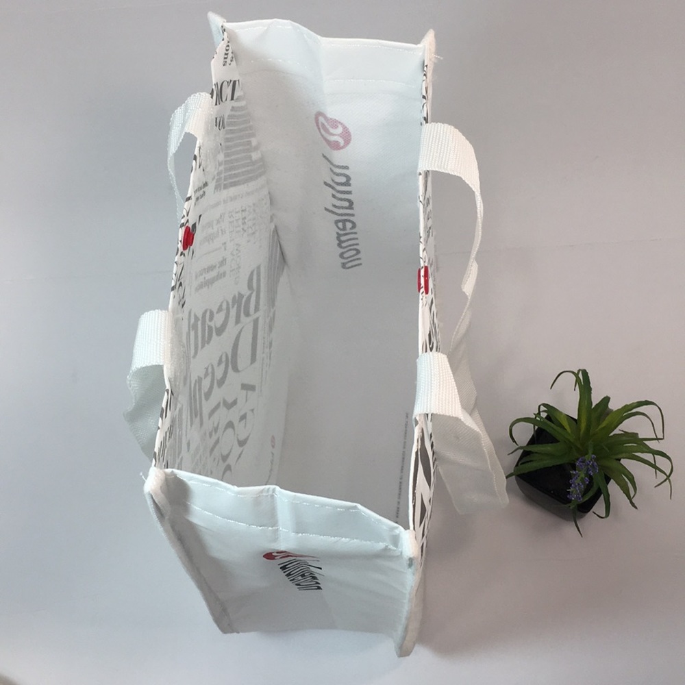🤍NWOT🤍LULULEMON🤍WHITE & SILVER REUSABLE  BAG - Picture 4 of 15